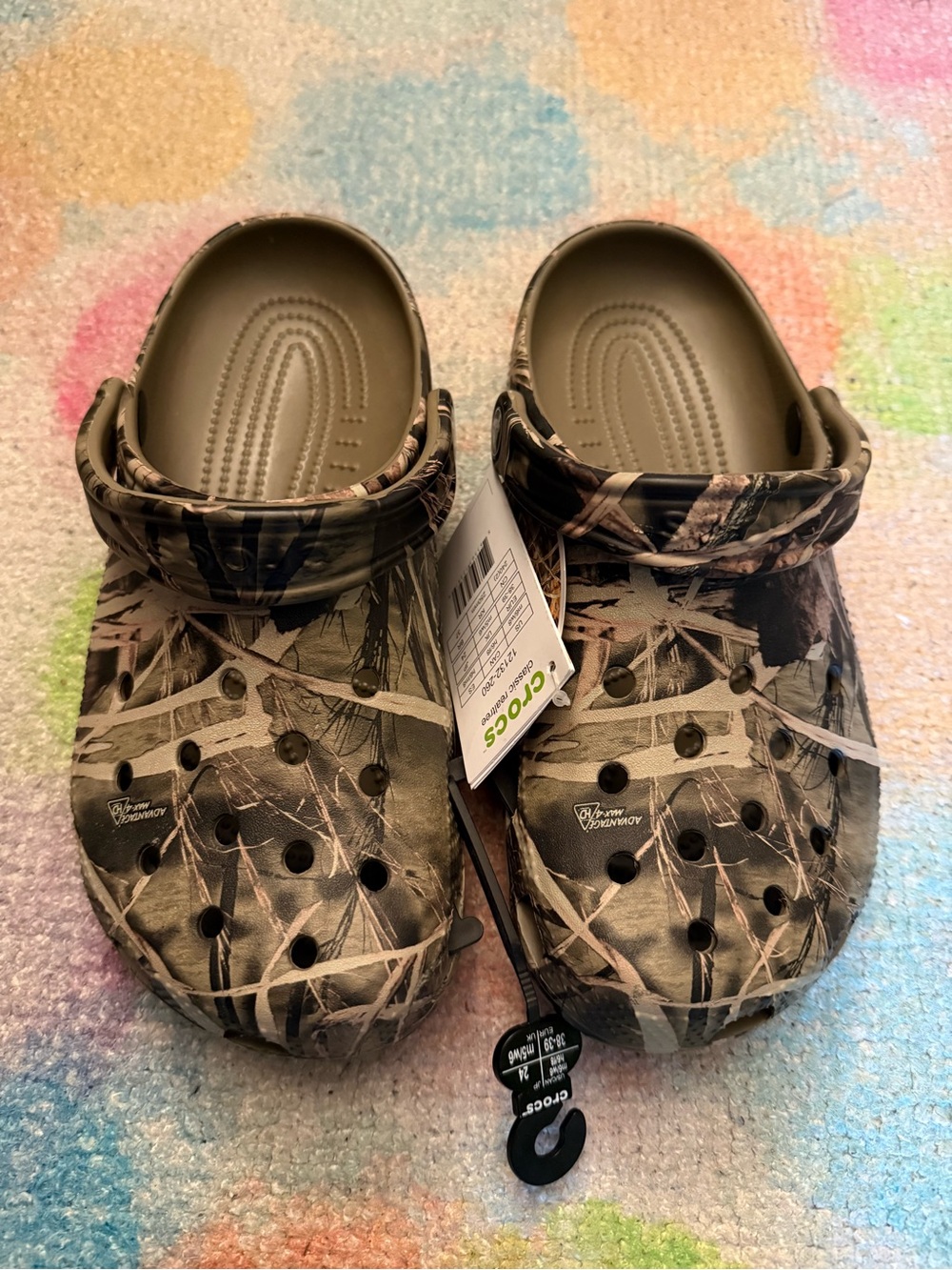 Crocs woman’s size 8 Realtree Camo Classic Clog - Tan/Green new